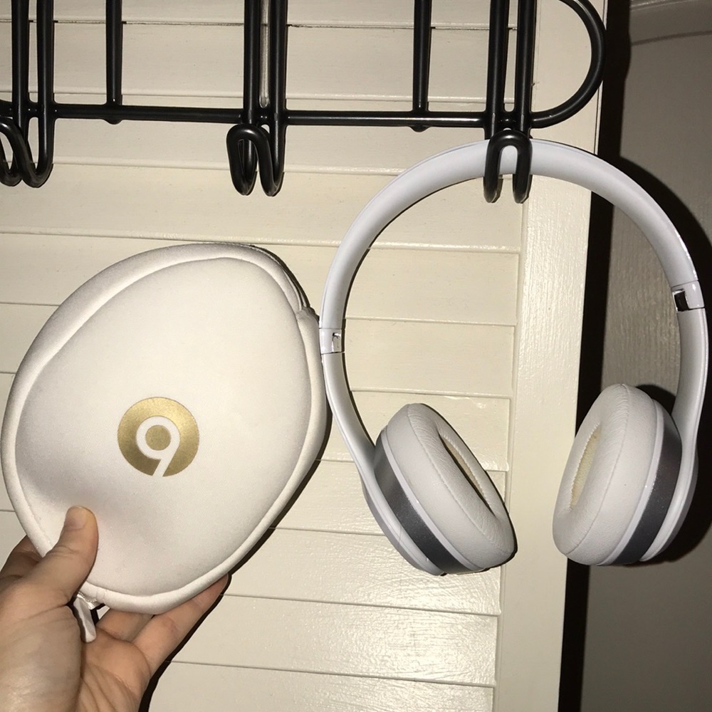 Dr. Dre Solo Beats over the head earphones